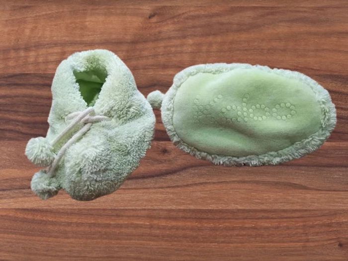 1 paire de chaussons bébé Kaloo