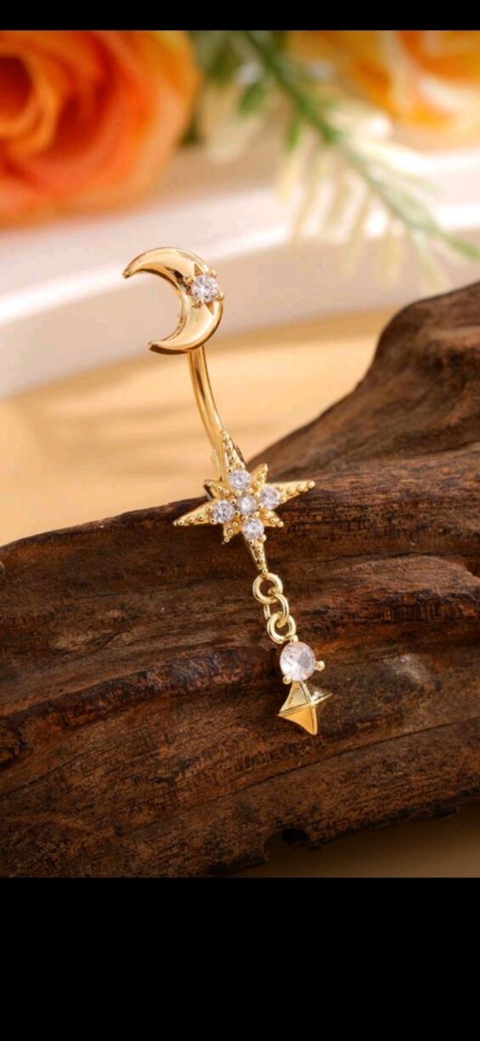 Piercing nombril abeille butineuse - photo numéro 3