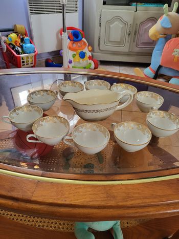 Tasse porcelaine avec théière