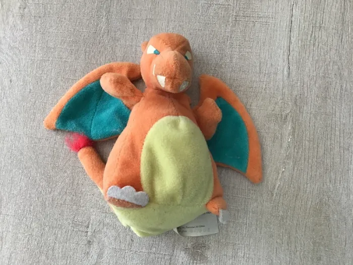 Vintage 1995 peluche pokemon dracaufeu