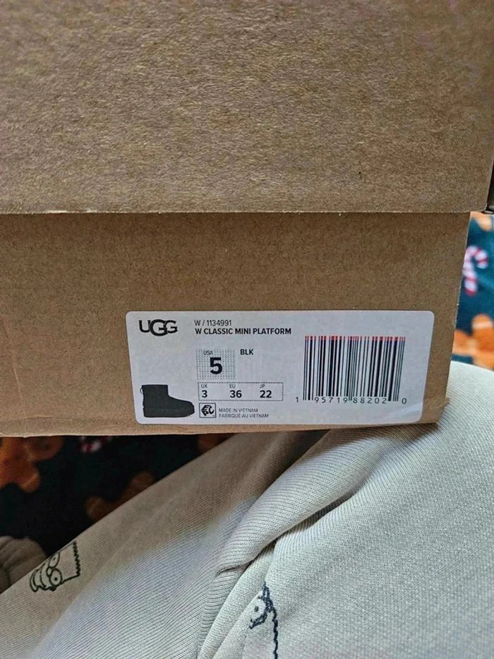 Ugg classic ultra mini platform woman noir Taille 36 - photo numéro 9