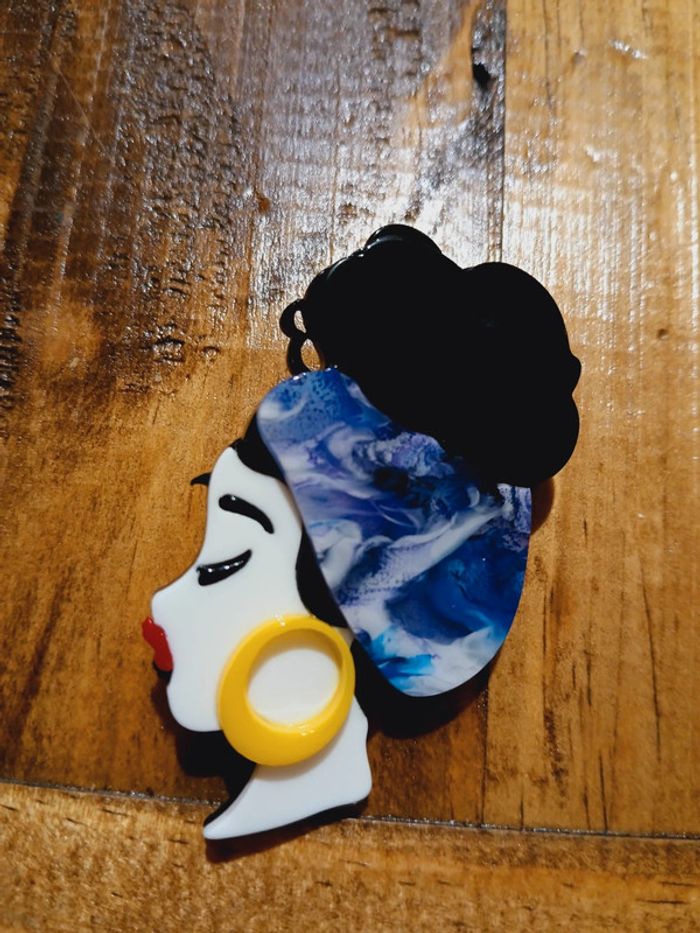 Femme au foulard bleu - photo numéro 2
