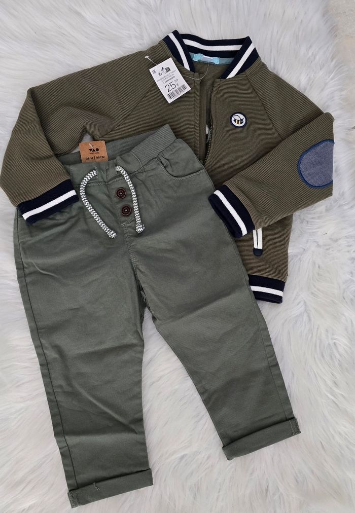 NEUFS(NON PORTÉS) 🏷🏷😍 superbe ensemble  veste zippée et pantalon toile 36mois/3ans garçon🤩 - photo numéro 2