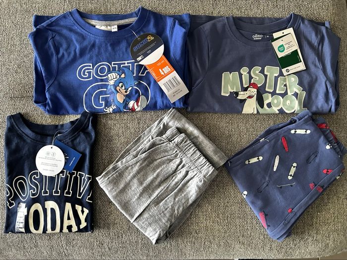 Lot de vêtements garçon neufs taille 4 ans