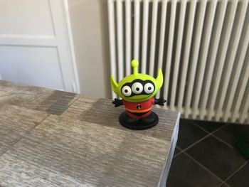 Figurine alien toy story les indestructibles disney