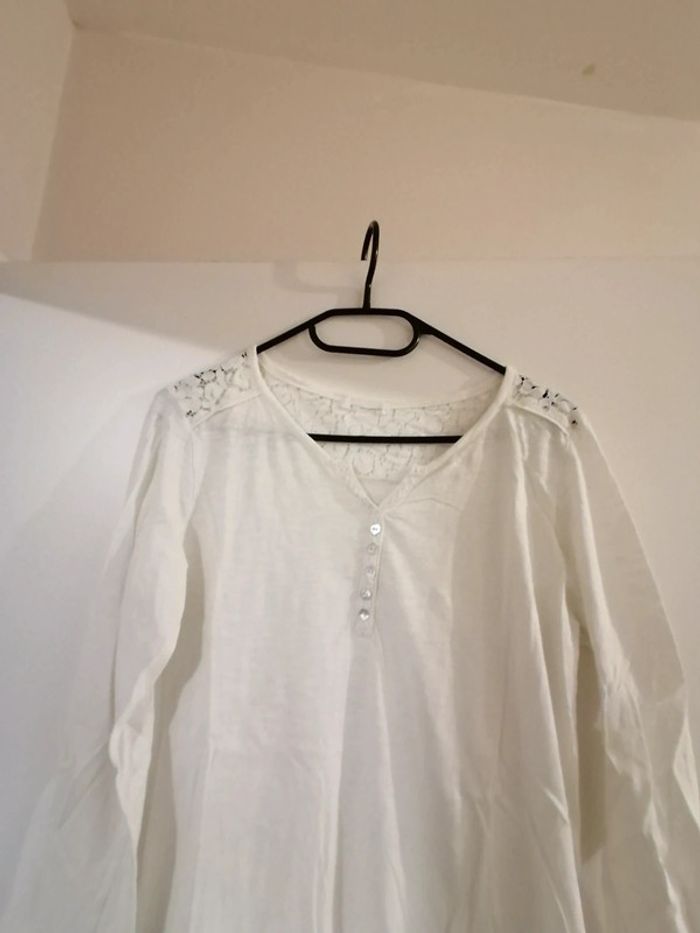 Blouse blanche à détails