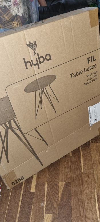 Table basse neuve à 18e pas d'envoi