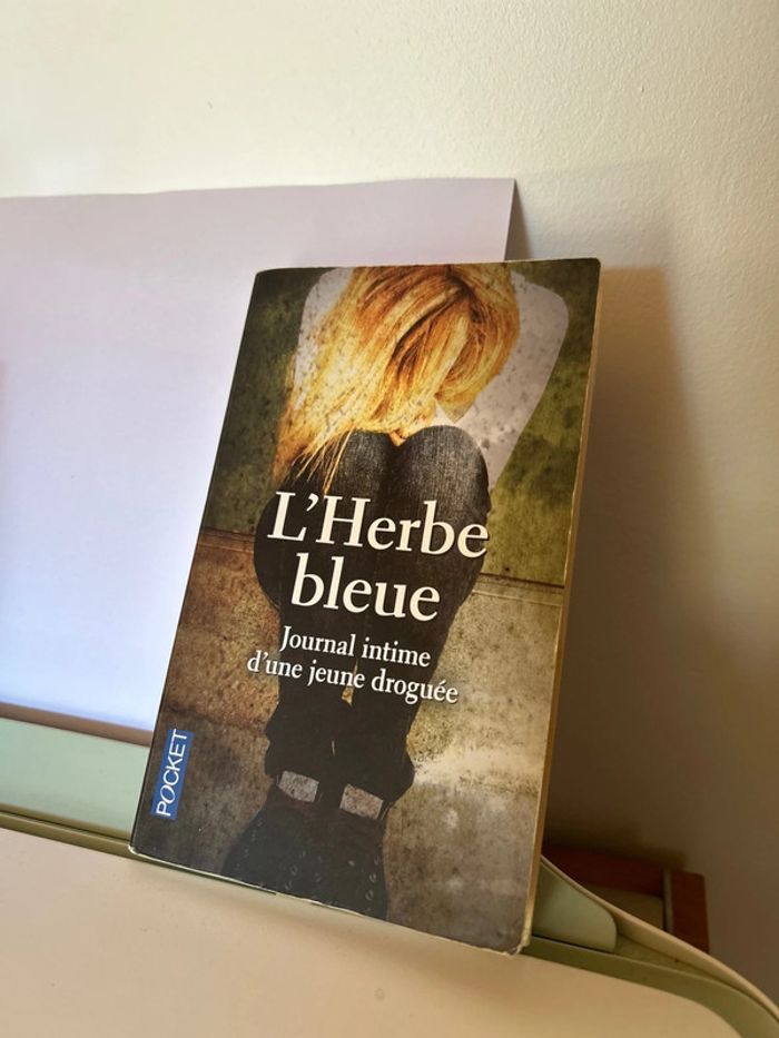 Livre L’herbe bleue