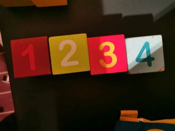 4 cubes en bois réversible