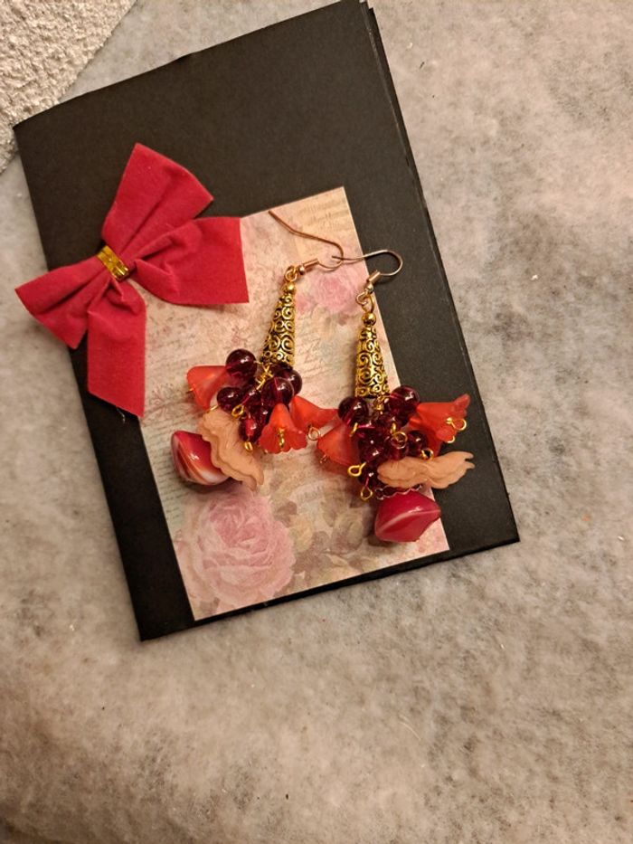 Boucles d'oreilles pendante rouge et doré - photo numéro 6