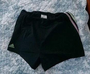 Short adidas taille 38