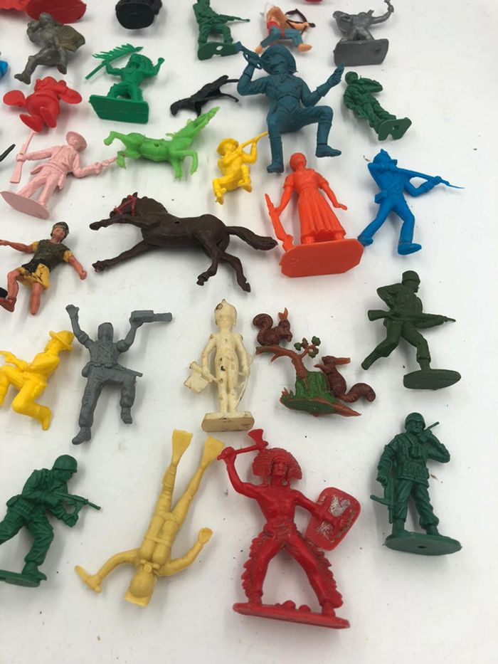 Lot de 46 figurines soldats divers - photo numéro 3