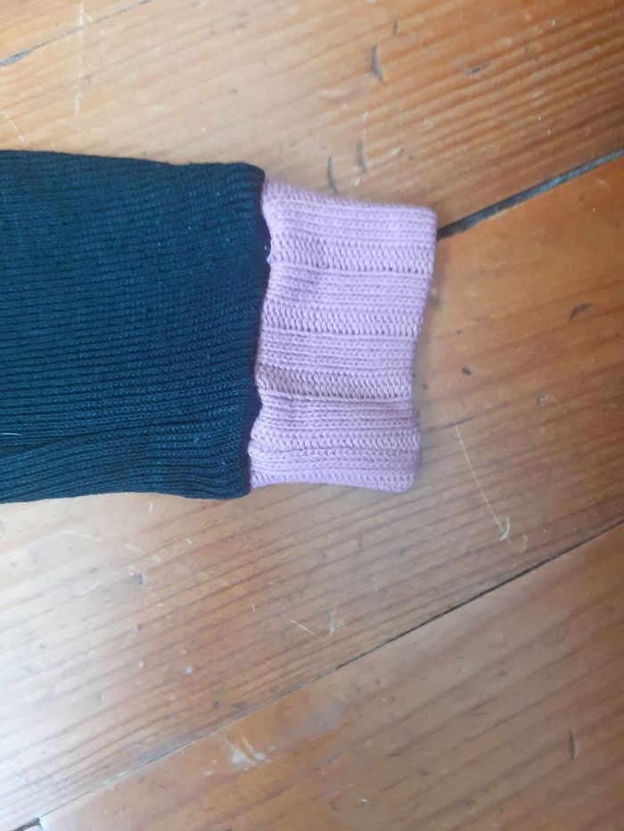 Pull noir et rose à col montant - photo numéro 4