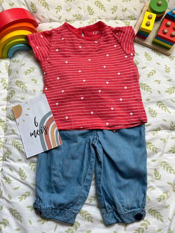 ensemble teeshirt manches courtes rose motifs coeurs kimadi et pantalon léger bleu tissaia 6 mois