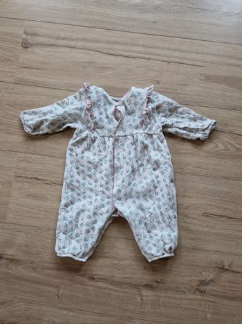 Combinaison Fleurie obaibi taille 6 mois