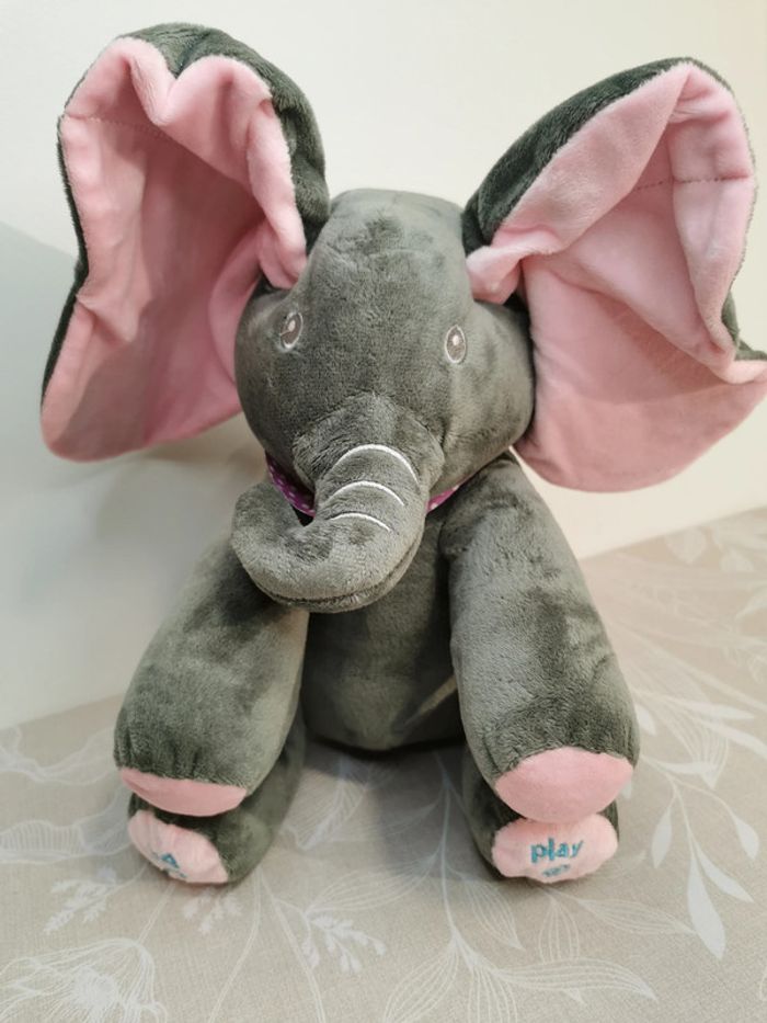Eléphant peluche