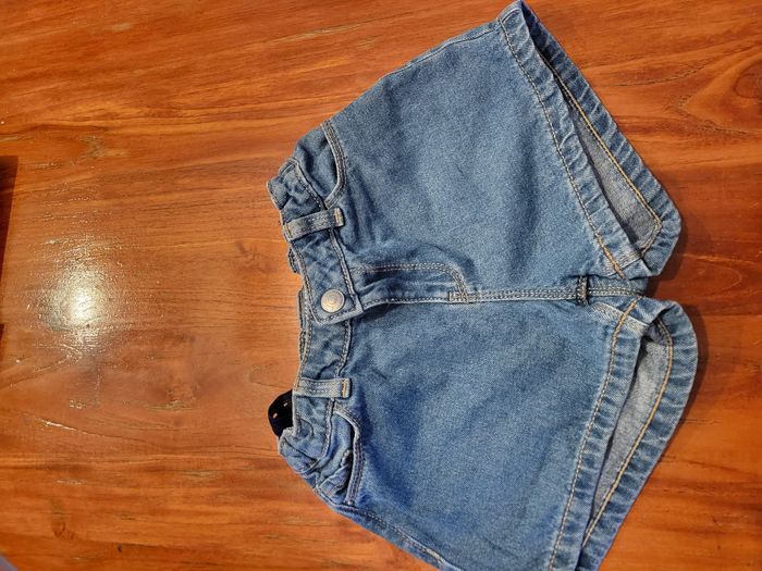 Short fille