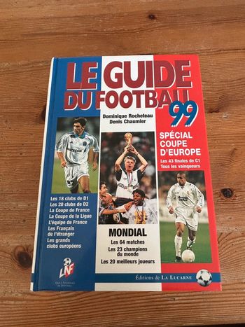 Livre Le Guide du Football 1999 Gros livre 1196 pages Comme neuf