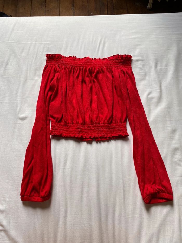 Haut rouge épaules nues - photo numéro 2