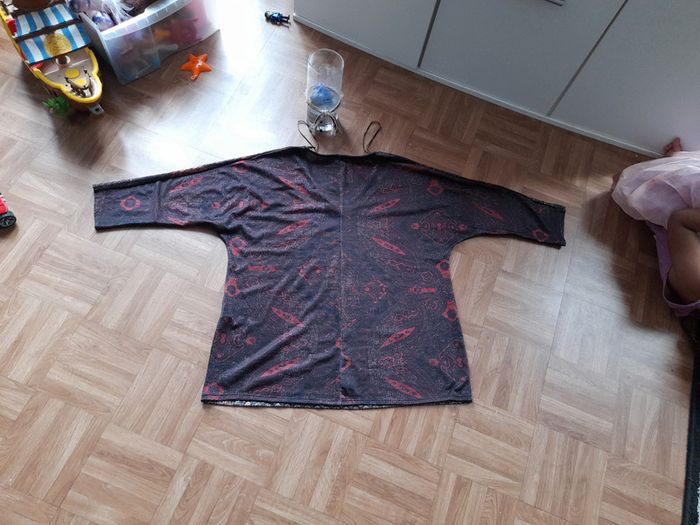 Top légèrement brillant taille 4 - photo numéro 4