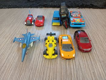 Grand Lot de Véhicules : Camion Grue, Monster Truck et Voitures de Sport