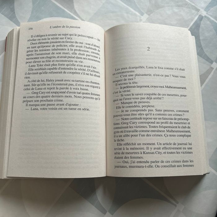 Livre Black Rose - Harlequin - Troublante intuition - L’ombre de la passion - en très bon état - photo numéro 3