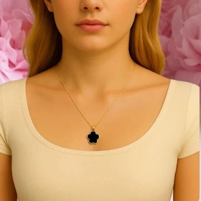 Collier chaine avec un Trèfle noir acier inoxydable