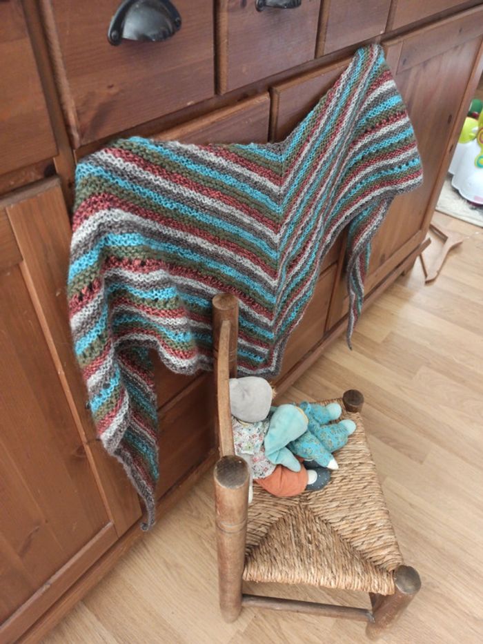 Châle laine enfant tbe - photo numéro 3