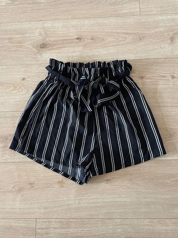 short noir rayure blanche taille S