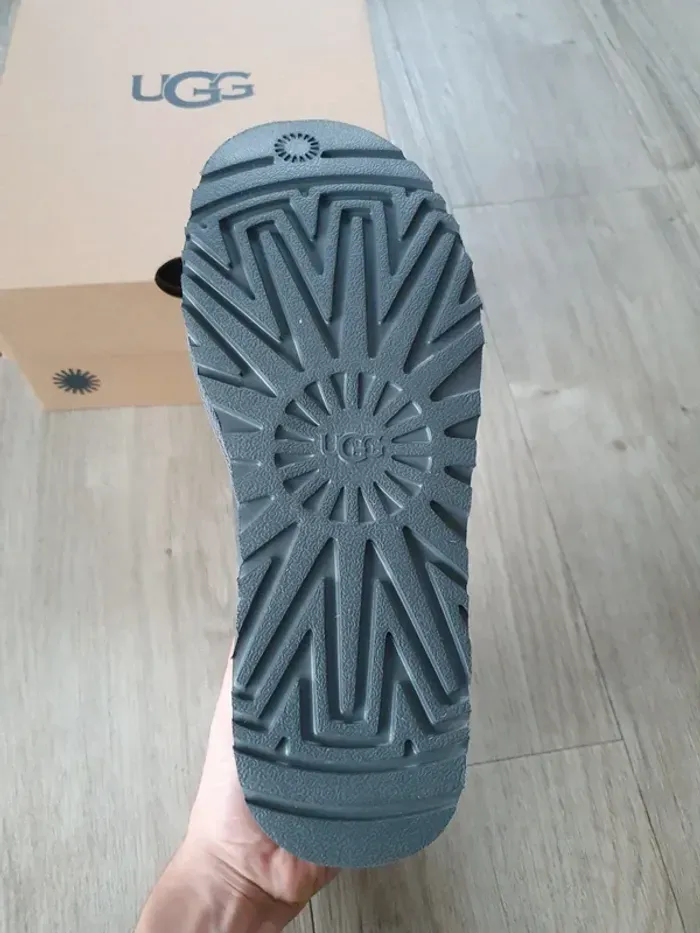 Ugg Classic Ultra Mini Bottes Gris taille 39 - photo numéro 5