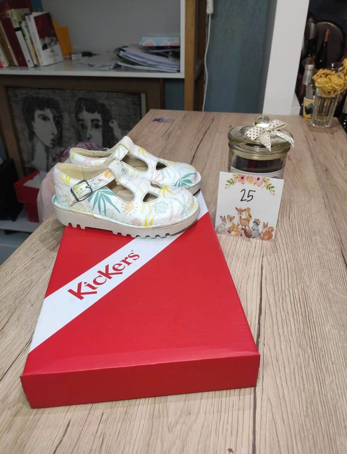 Chaussures sandales cuir kickers neuves 25 Mary Jane
