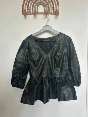 Blouse noire faux cuir Shein taille XS