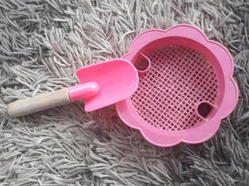 Pelle et tamis (jouets pour le sable)