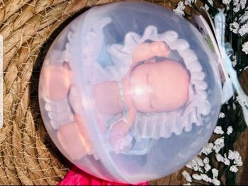 Bebe dans sa bulle 