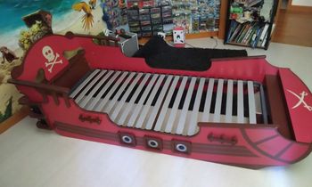 Lit bateau pirate