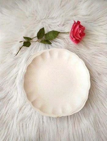 Grande assiette vintage coloris crème.