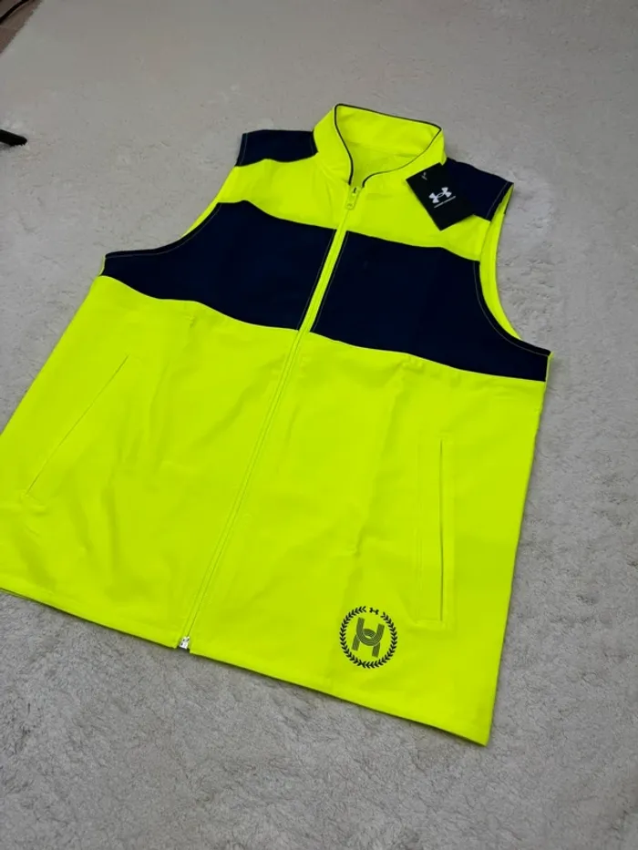 Veste De Running Under Armour Sans Manches Noir et Jaune Fluo Coupe Ajusté Neuve Taille M - photo numéro 2