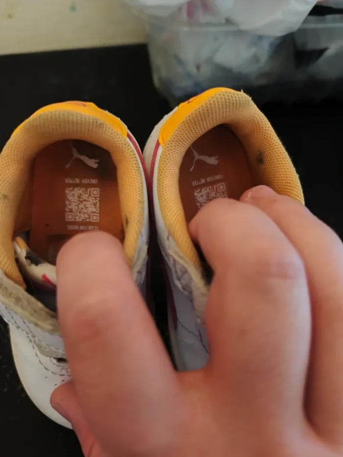 Paire de baskets marque puma pointure 21 - photo numéro 2
