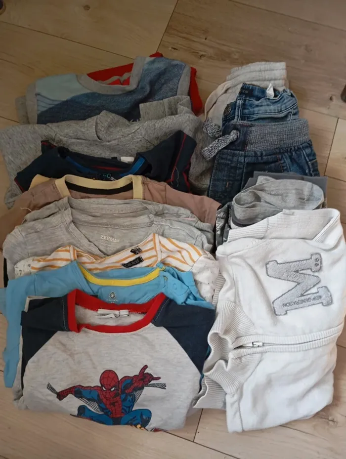 Lot de vêtements taille 4/5 ans