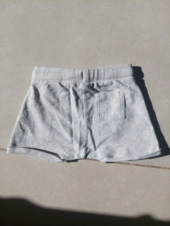Lot x2 short taille 9 mois - photo numéro 3