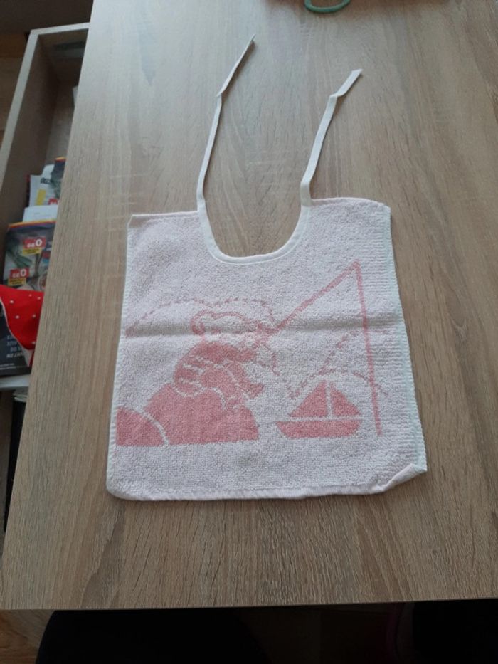 Bavoir rose et blanc neuf - photo numéro 2