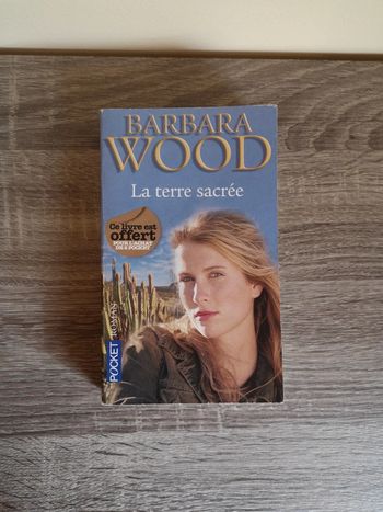Livre La terre sacrée de Barbara Wood