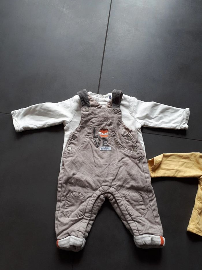 Ensemble 1 mois 2 hauts et 1 salopette 3 pommes obaïbi 1 mois - photo numéro 5