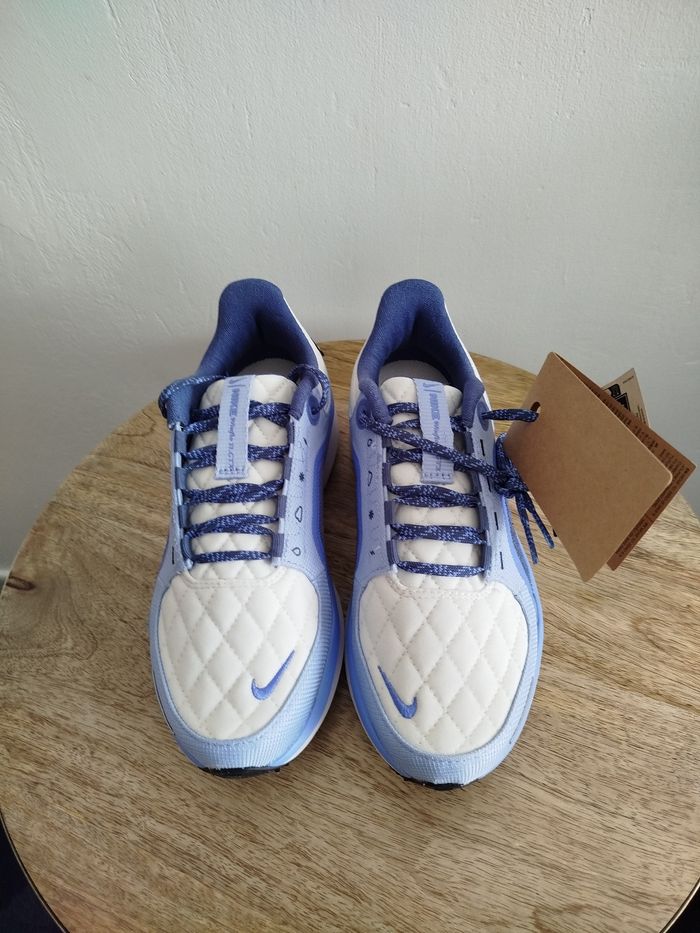 Baskets Nike T 36,5 - photo numéro 4