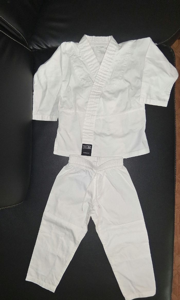 Tenue de Karaté Blanche Decathlon - excellent État (Taille 100cm)