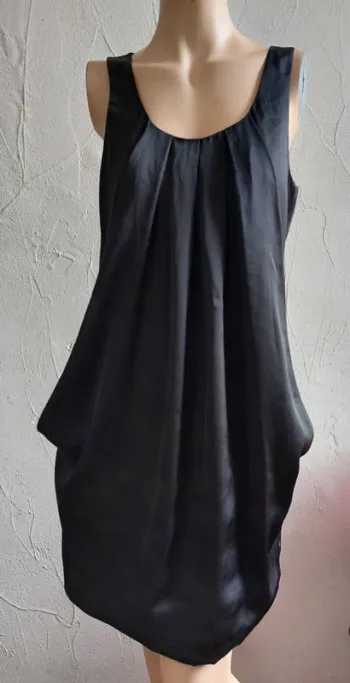Robe noire élégante intemporelle Taille 34