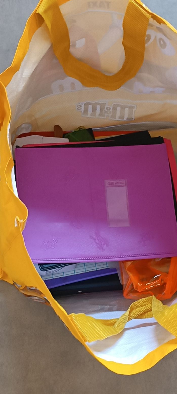 Fournitures scolaires pour enfants primaire - photo numéro 2