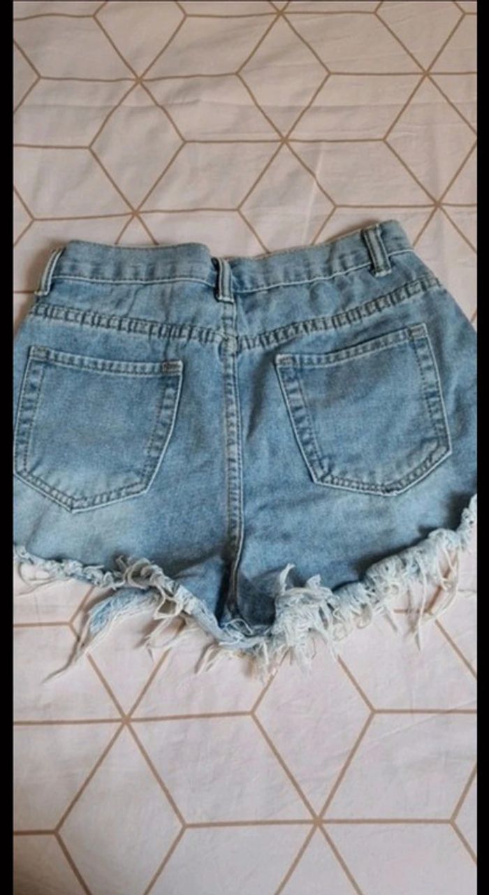 Short en jean troué neuf - photo numéro 2