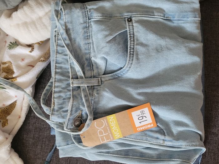 Pantallon neuf - photo numéro 2