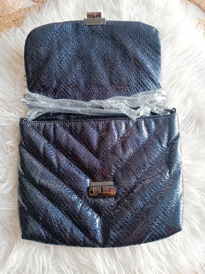 Sac moyen à bandoulière violet foncé/marine satiné Easyclothes Neuf avec étiquette - photo numéro 3